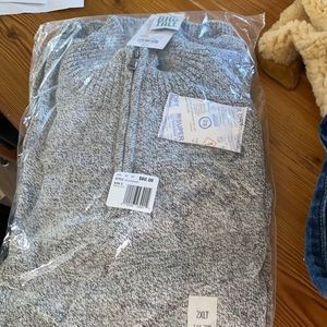 New quarter zip with tags